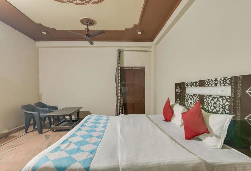 Пансион Oyo 77799 Ajeet Star Guest House Homes Stays