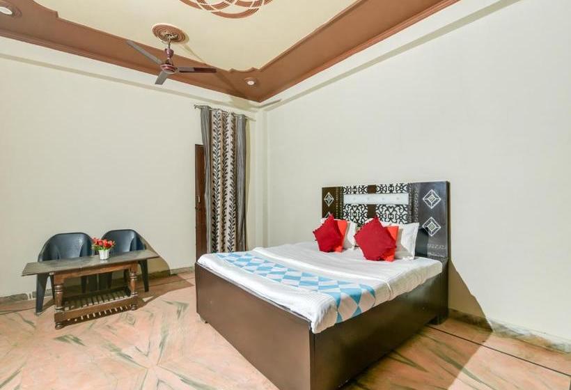 Пансион Oyo 77799 Ajeet Star Guest House Homes Stays