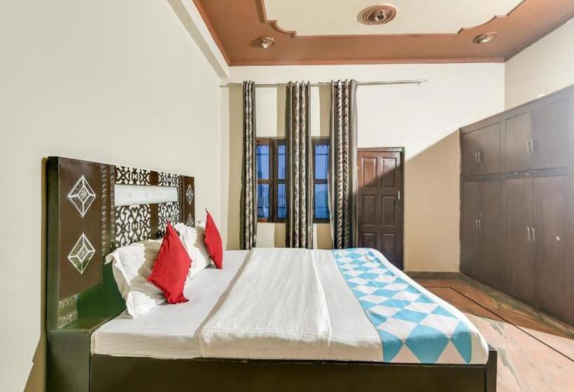 Пансион Oyo 77799 Ajeet Star Guest House Homes Stays