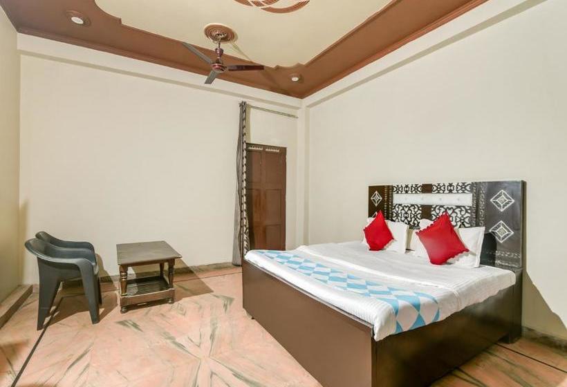 Пансион Oyo 77799 Ajeet Star Guest House Homes Stays