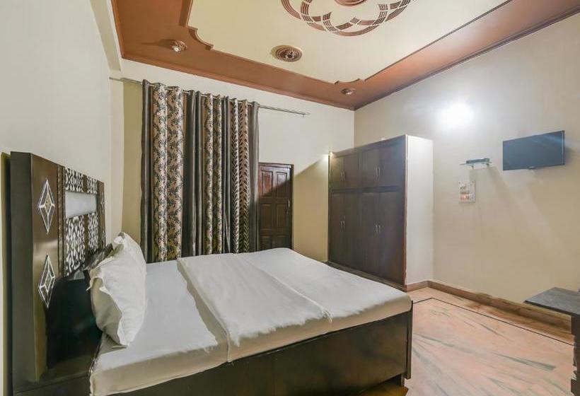 Пансион Oyo 77799 Ajeet Star Guest House Homes Stays