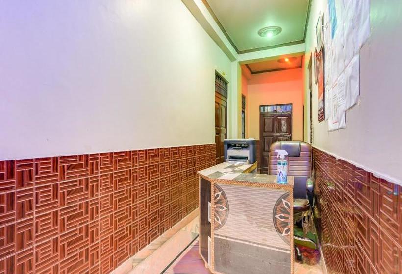 Пансион Oyo 77799 Ajeet Star Guest House Homes Stays