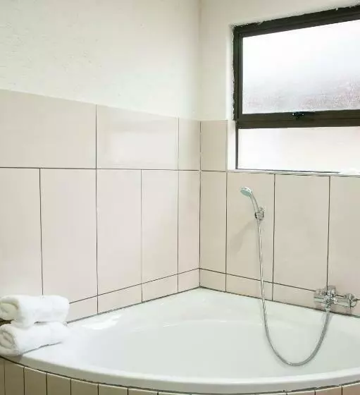 Aamiaismajoitus (B&B) Bongan Safari Lodge