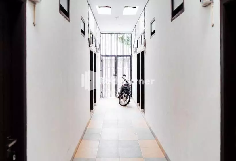 Hotelli Aksara Homestay Syariah Mitra Reddoorz