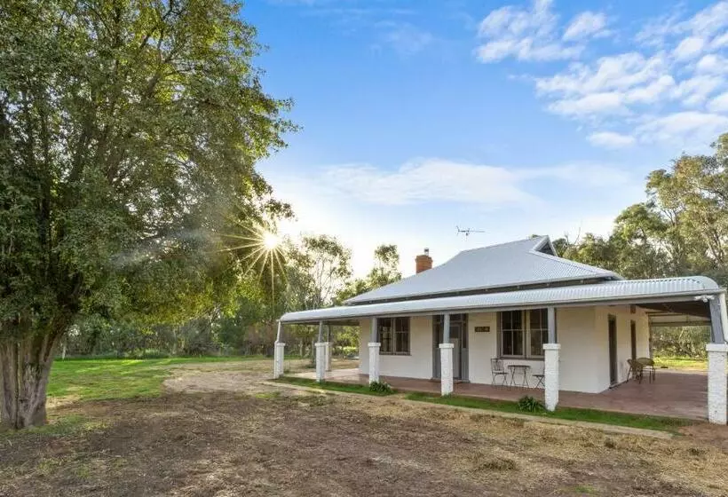 Hotelli Avalon Farm Stay
