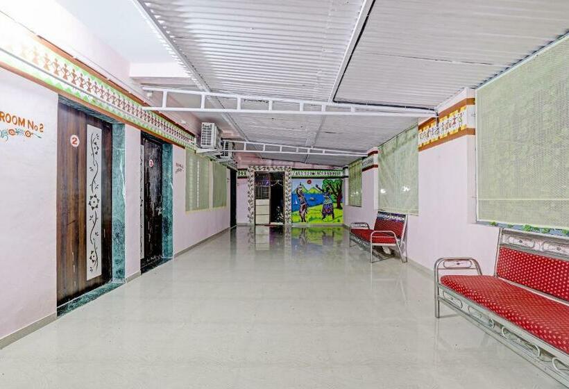 Hôtel Collection O 81352 Vrindavan Moca