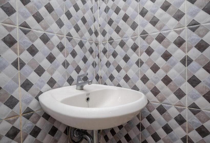 Otel Reddoorz Syariah Near Solo Paragon Mall 2