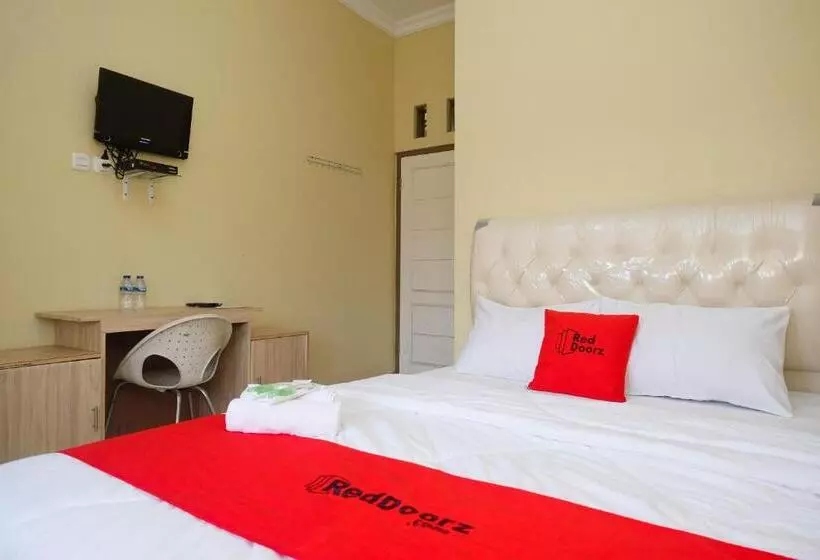 Hotelli Reddoorz Syariah Near Taman Rekreasi Kalianget Wonosobo
