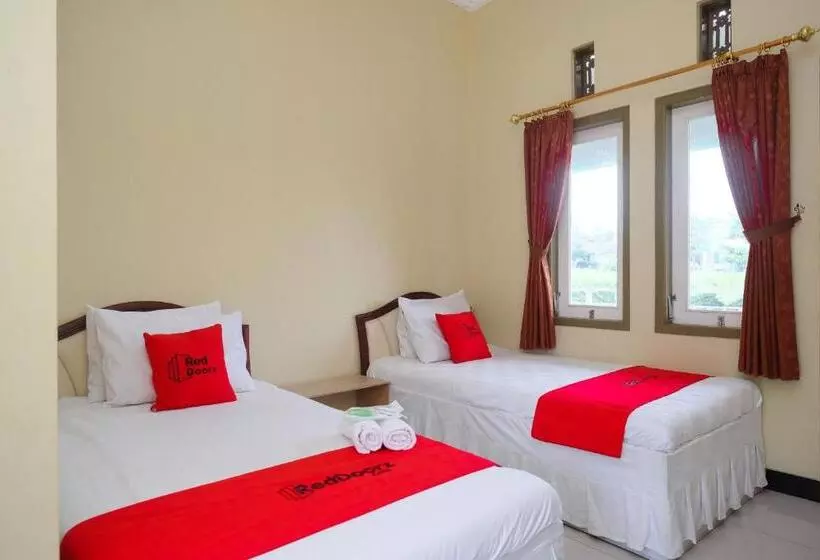 Hotelli Reddoorz Syariah Near Taman Rekreasi Kalianget Wonosobo