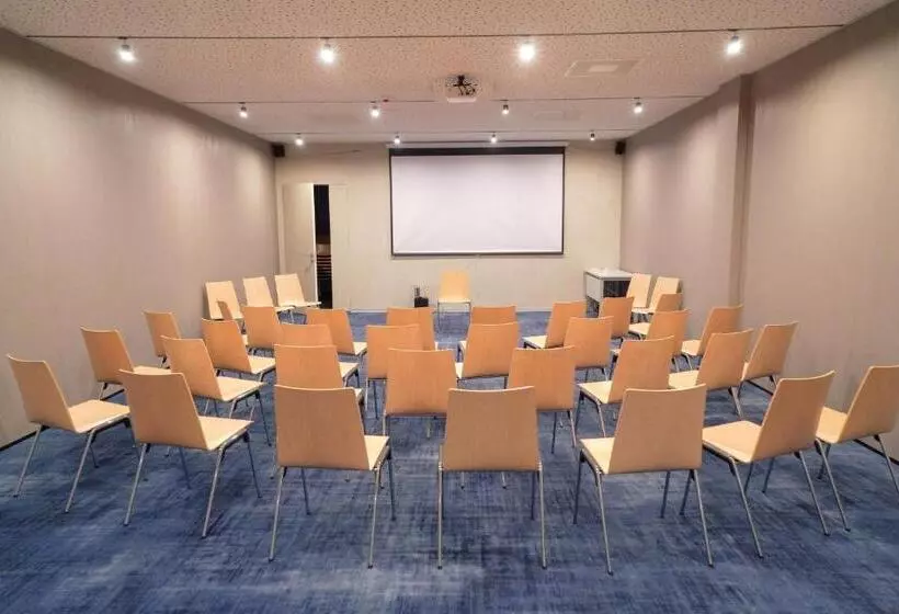 ホテル Shambala Wellness Club