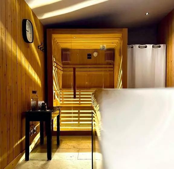 ペンション La Clef Des Champs 61