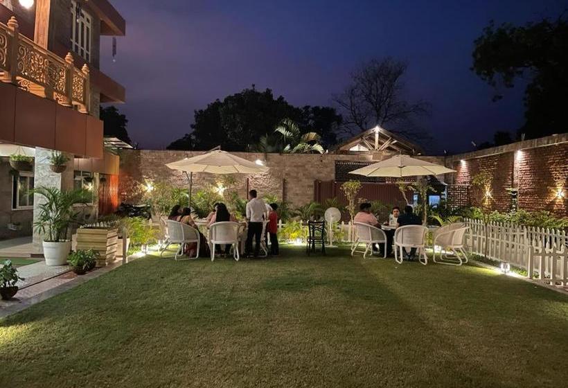 Yashmay Villa Club & Resort