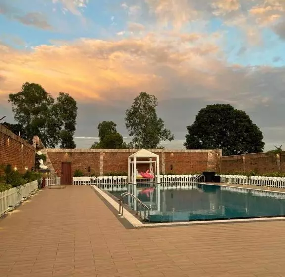 Yashmay Villa Club & Resort
