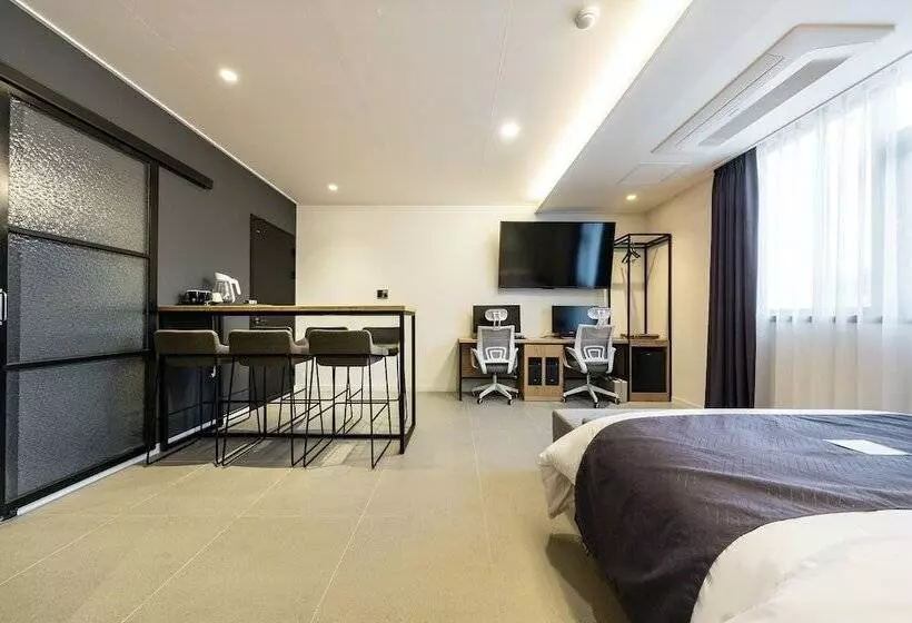 Hotelli Suwon Brown Dot Suwon Ingyegyo