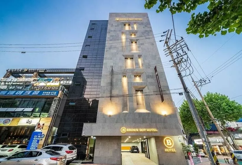 Hotelli Suwon Brown Dot Suwon Ingyegyo