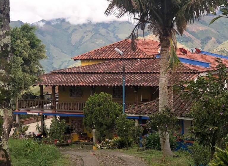 هتل Castillo De Cascadas Finca