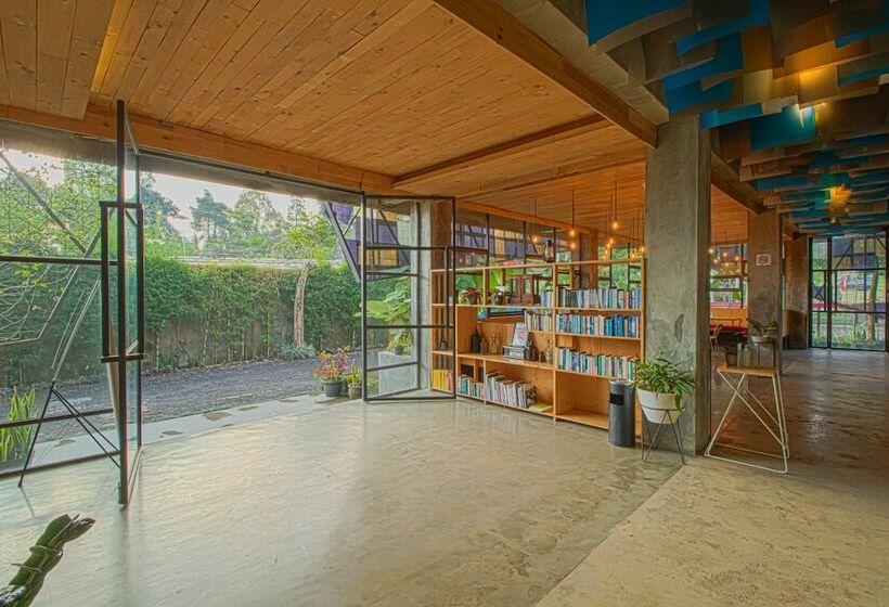 فندق Kupu Kupu Lembang