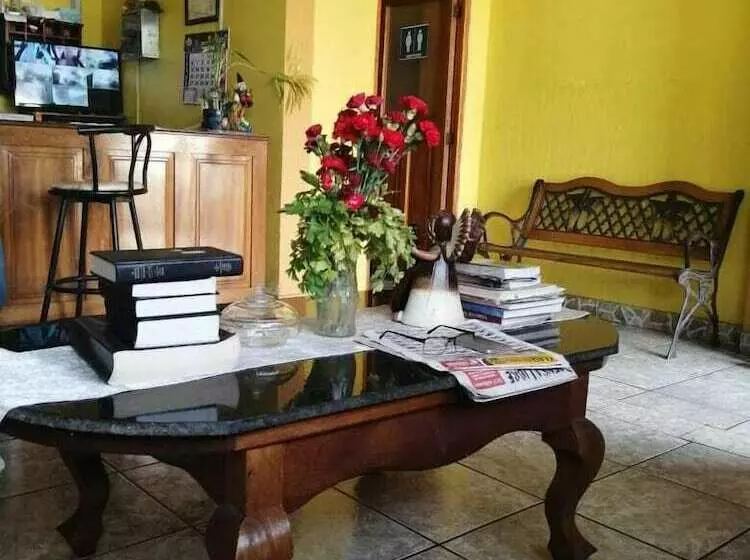 هتل La Estancia