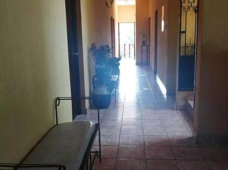 هتل La Estancia