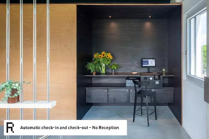 ホテル Riva Rooms & Studios Check In 24hr