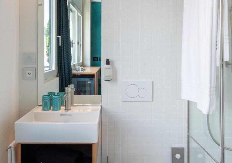 Otel Riva Rooms & Studios   Check In 24hr