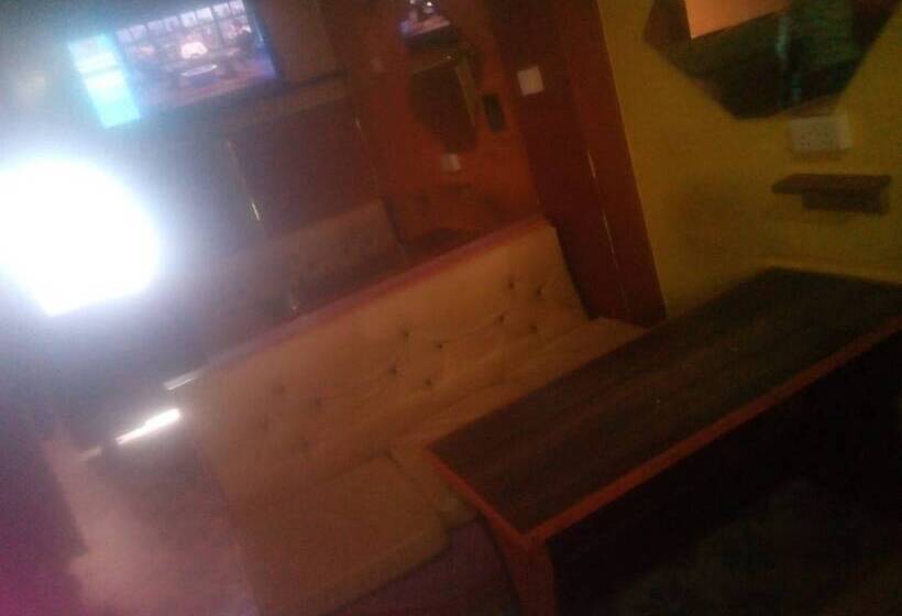 هتل Roadside Inn Restaurant