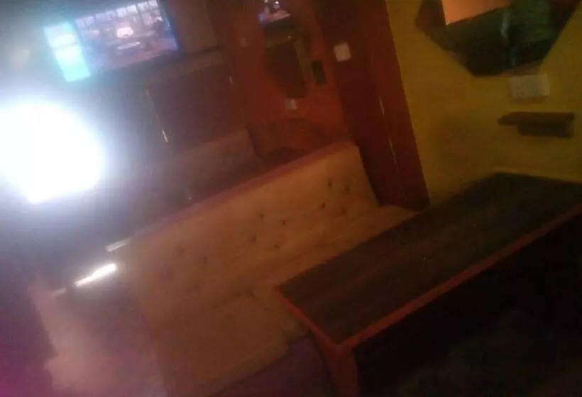 هتل Roadside Inn Restaurant