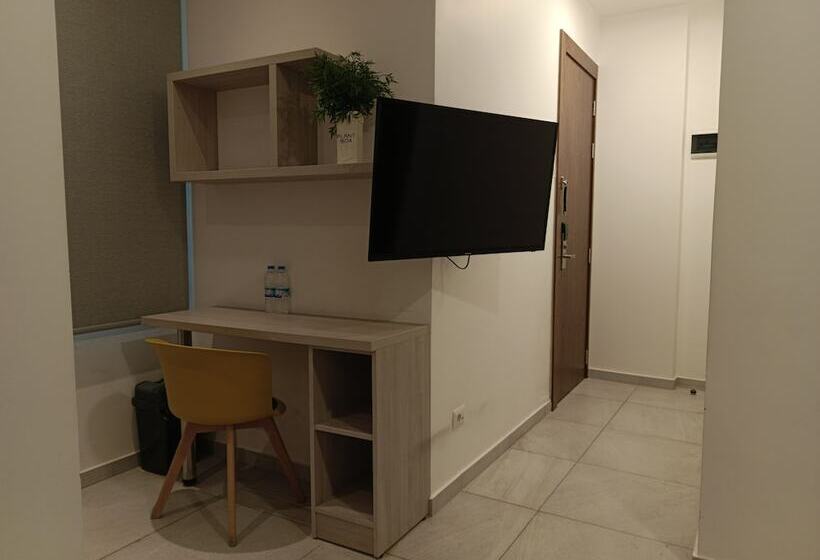 هتل Shade Suites And Studios