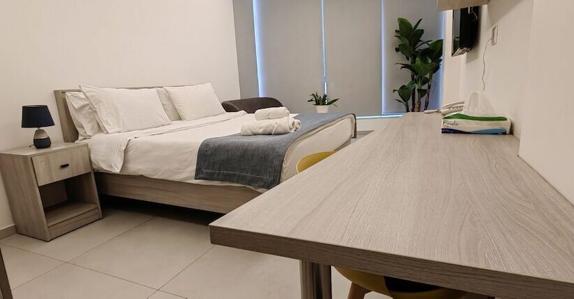 هتل Shade Suites And Studios