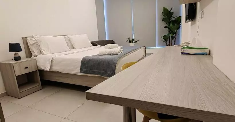 هتل Shade Suites And Studios