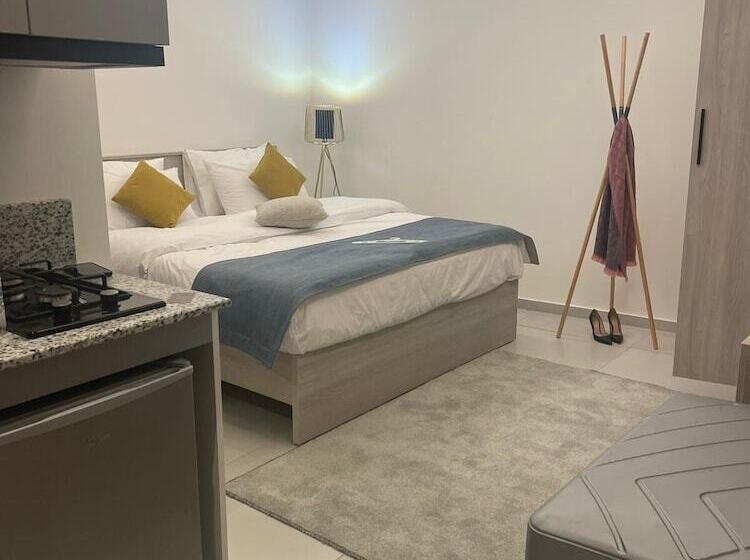 هتل Shade Suites And Studios