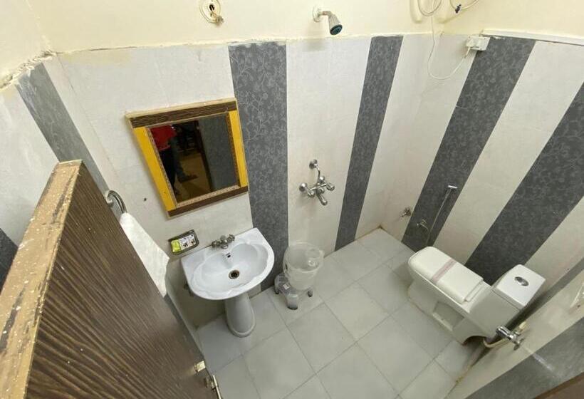 בית מלון כפרי Sky Residency