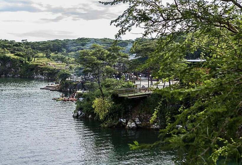 هتل Tiffany S Canyon Lodge