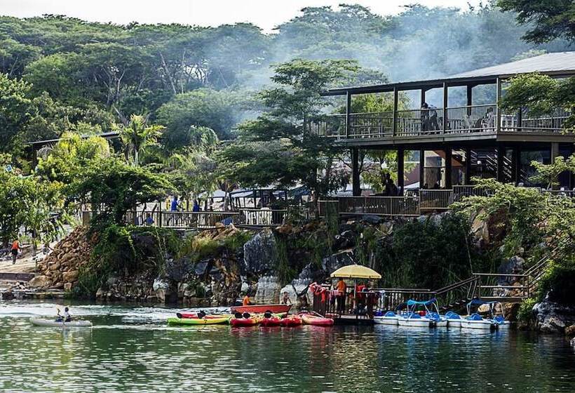 هتل Tiffany S Canyon Lodge