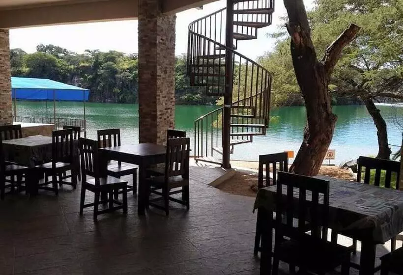 هتل Tiffany S Canyon Lodge