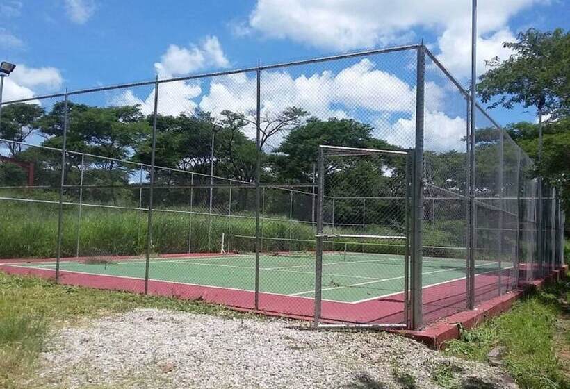 هتل Tiffany S Canyon Lodge