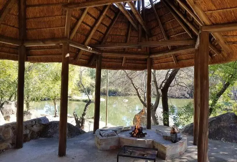 ペンション River Rock Lodge