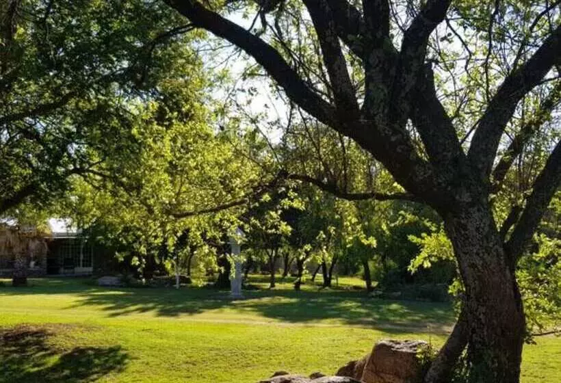 ペンション River Rock Lodge