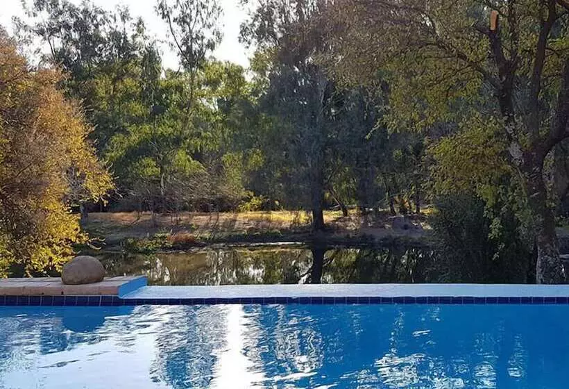 ペンション River Rock Lodge