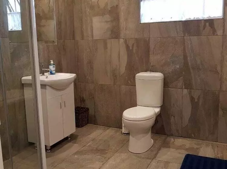 ペンション River Rock Lodge