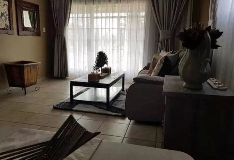 ペンション River Rock Lodge