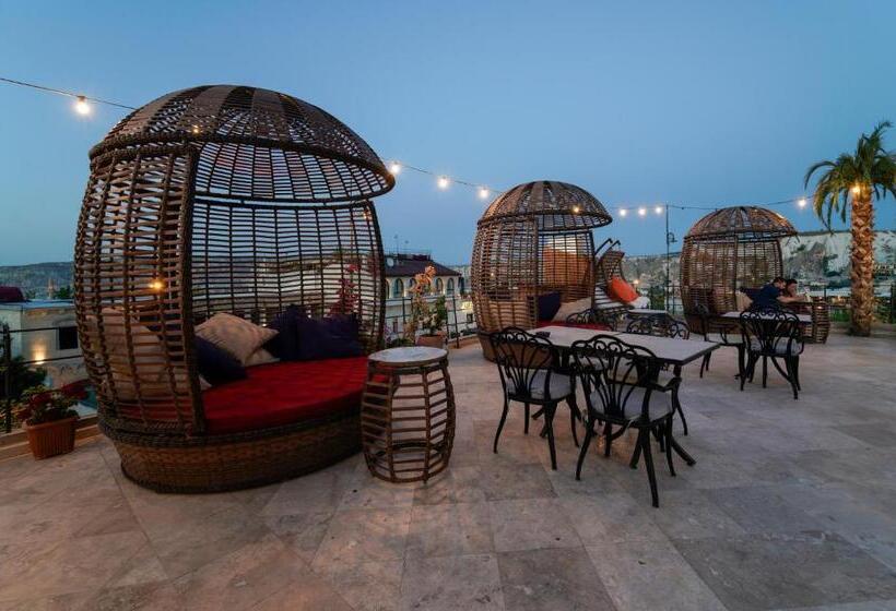 هتل Cratus Stone Palace