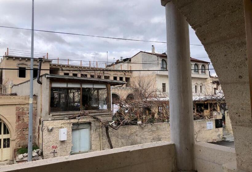 هتل Cratus Stone Palace