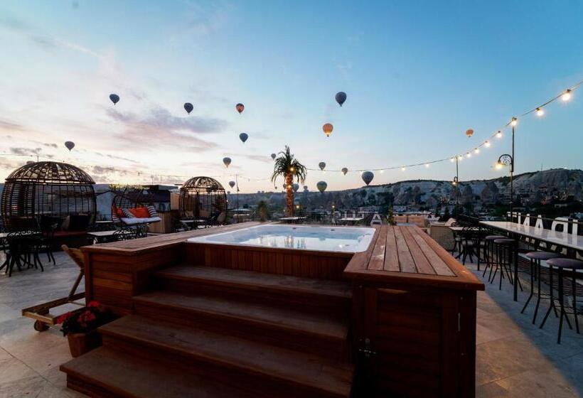 هتل Cratus Stone Palace