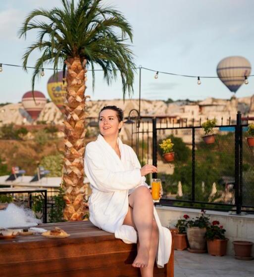 هتل Cratus Stone Palace