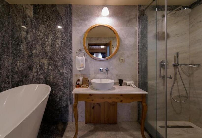 هتل Cratus Stone Palace