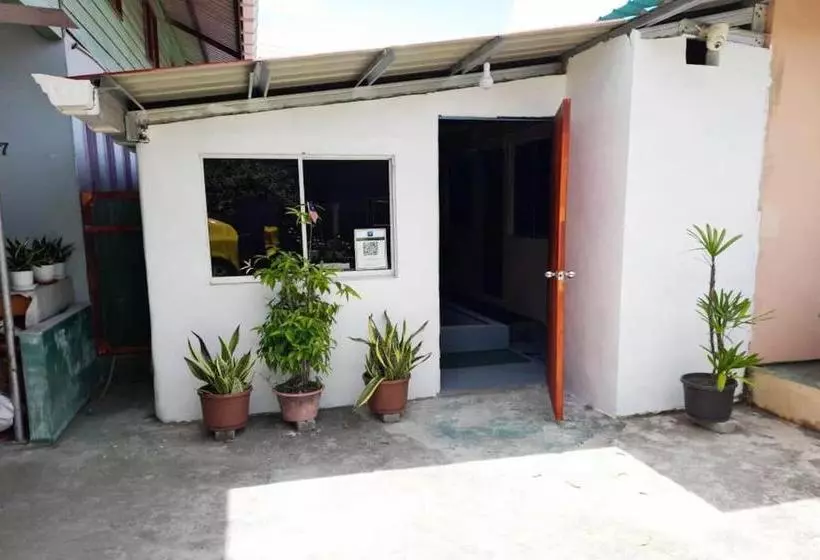 ホテル Oyo 90333 Tiny Room Homestay