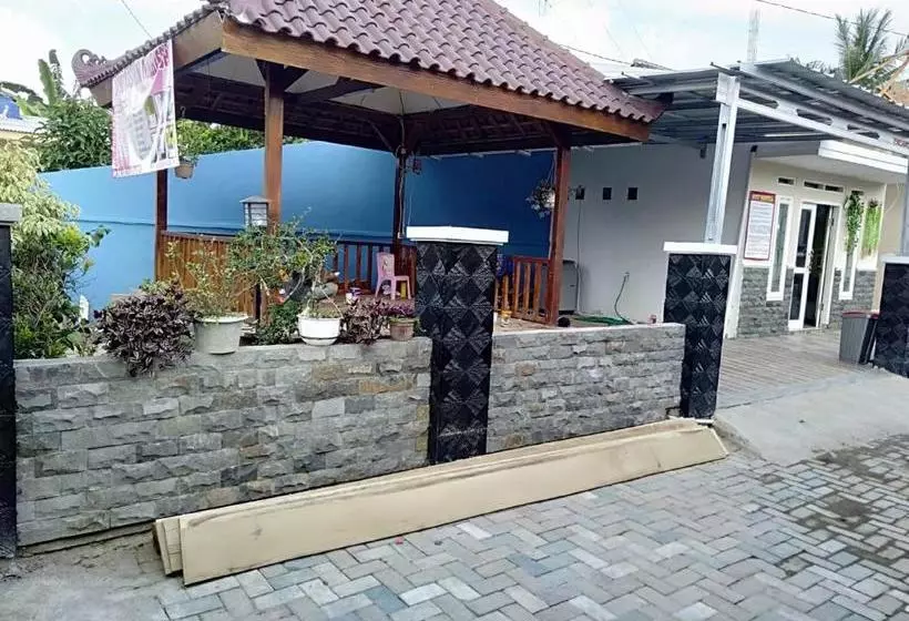 هتل Oyo 90602 Guest House Marisa Syariah