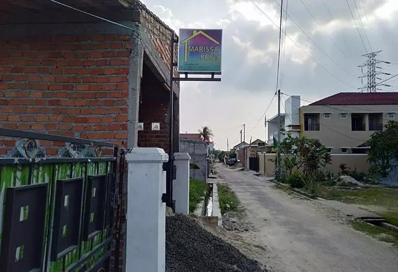 هتل Oyo 90602 Guest House Marisa Syariah