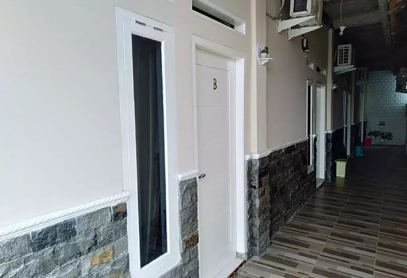 هتل Oyo 90602 Guest House Marisa Syariah